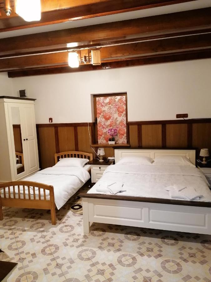 Отель Casa Poenaru Кымпулунг-Молдовенеск Экстерьер фото