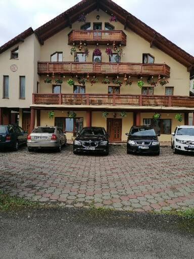 Отель Casa Poenaru Кымпулунг-Молдовенеск Экстерьер фото