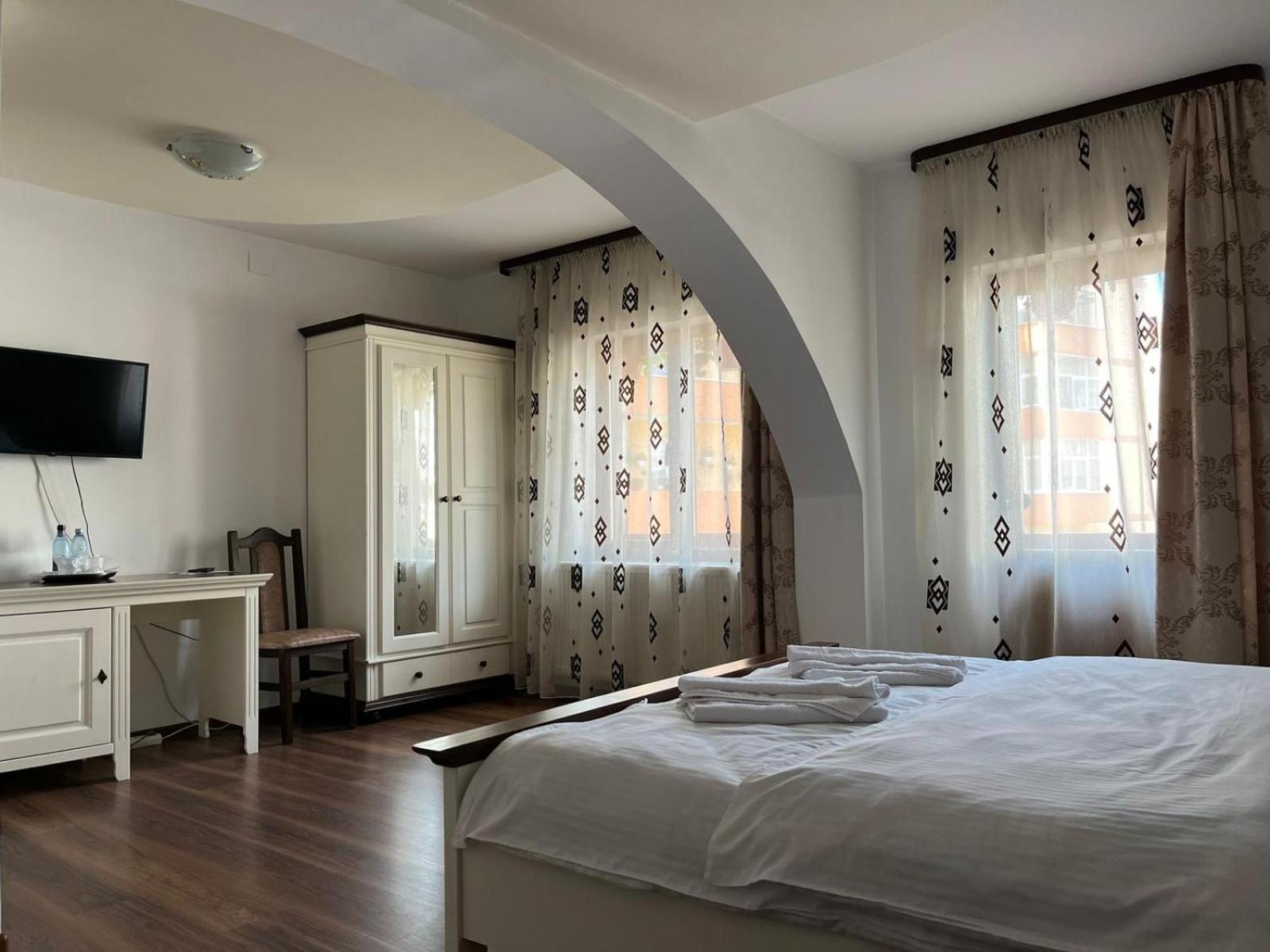 Отель Casa Poenaru Кымпулунг-Молдовенеск Экстерьер фото